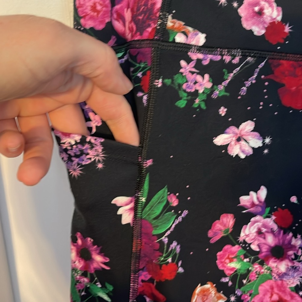 Victorias Secret LONG Flow Leggings - Picture 7 of 7